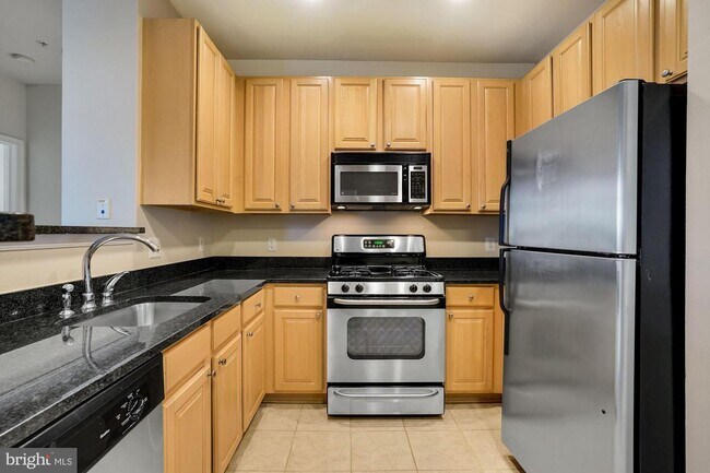 Building Photo - 2465 Army Navy Dr