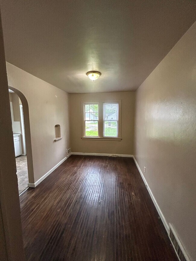 Building Photo - 4026 Weisser Park Ave