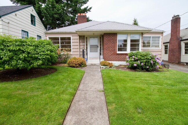 Building Photo - Adorable Beaumont Home with Den, Covered Patio, A/C & Laundry!