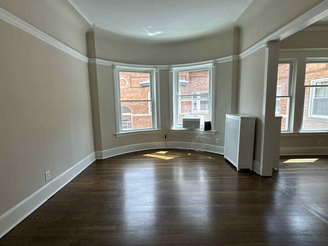 Foto del edificio - 631 W Barry Ave