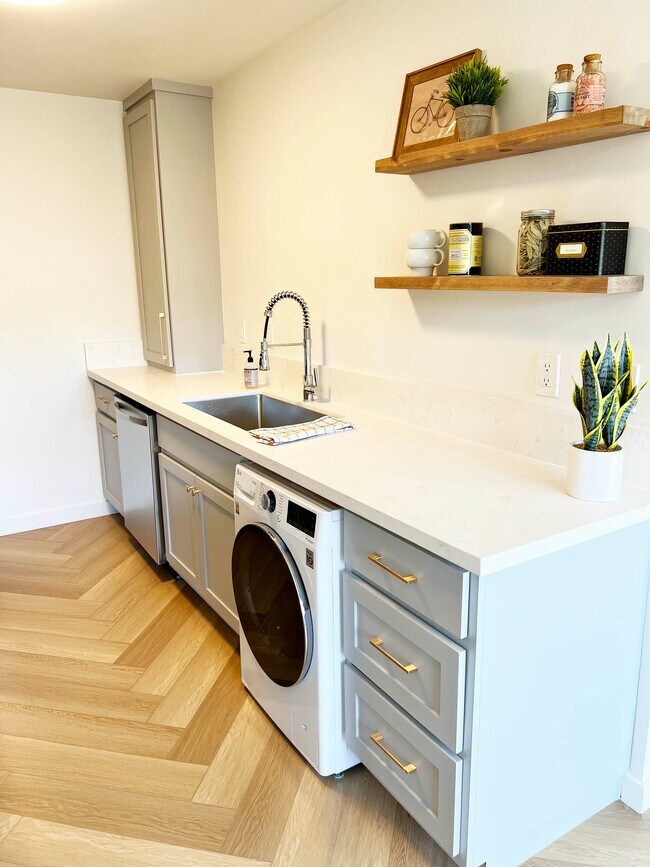 Foto del edificio - 4438 Vesper Ave