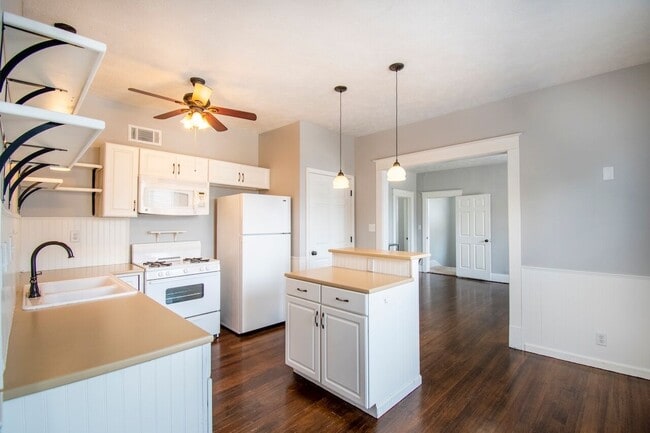 Photo - Large 3 Bedroom in Dahlman House