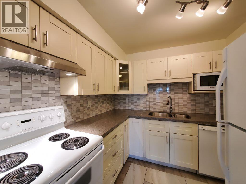 Photo principale - 7411 Minoru Blvd