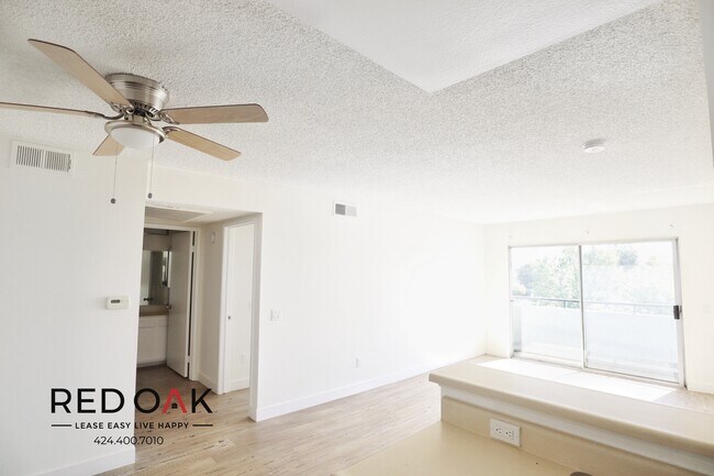 Foto del edificio - 11823 Victory Blvd