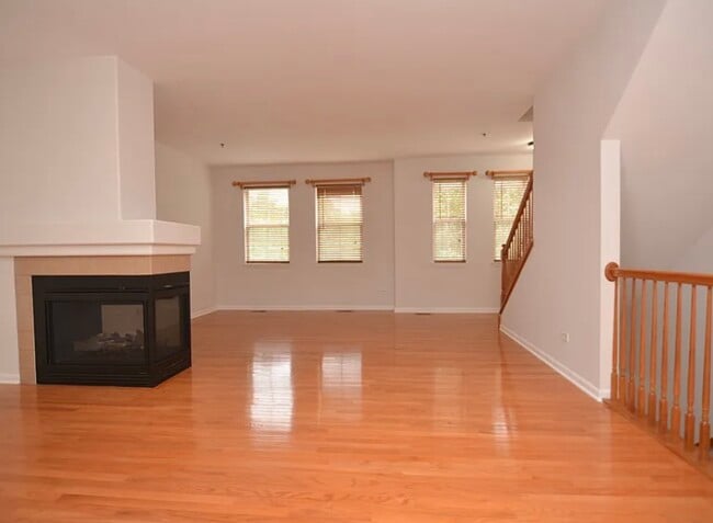Building Photo - 4756 N Lamon Ave