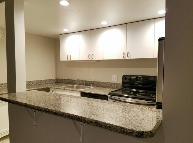 Kitchen - 40 E 9th St