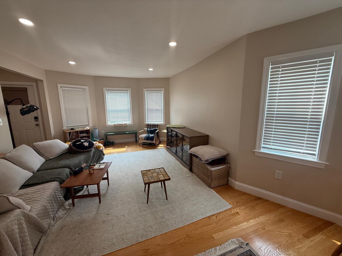 Photo - Charming 2-Bed Oasis at 42 Ashland Street, Medford - Your Perfect Urban Retreat!
