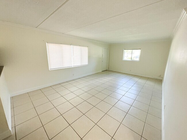 Building Photo - 817 Lighthouse Dr