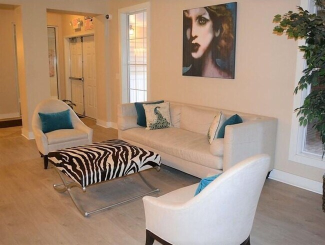 Foto del edificio - 3 Bedroom Condo in Urbana