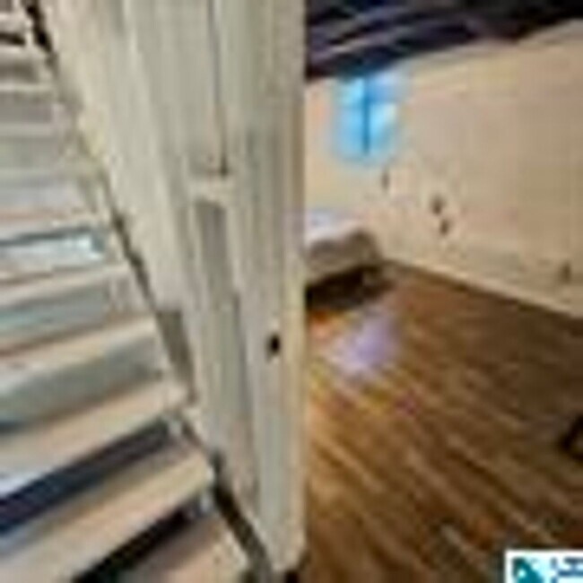 Foto del edificio - Charming 4 Bedroom, 1 Bathroom house