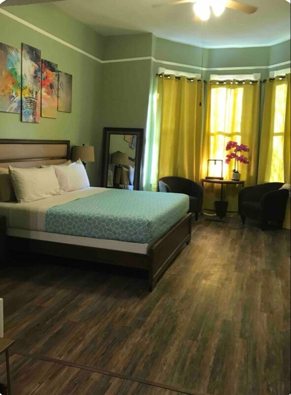 Foto del edificio - 318 W Hall St