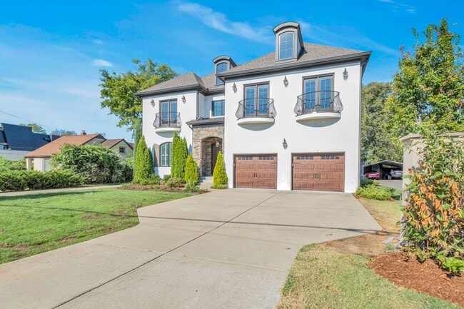 Building Photo - Stunning 5BE/4.5BA in the heart of Green H...