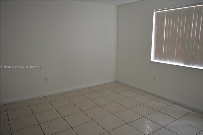 Foto del edificio - 6960 Miami Gardens Dr