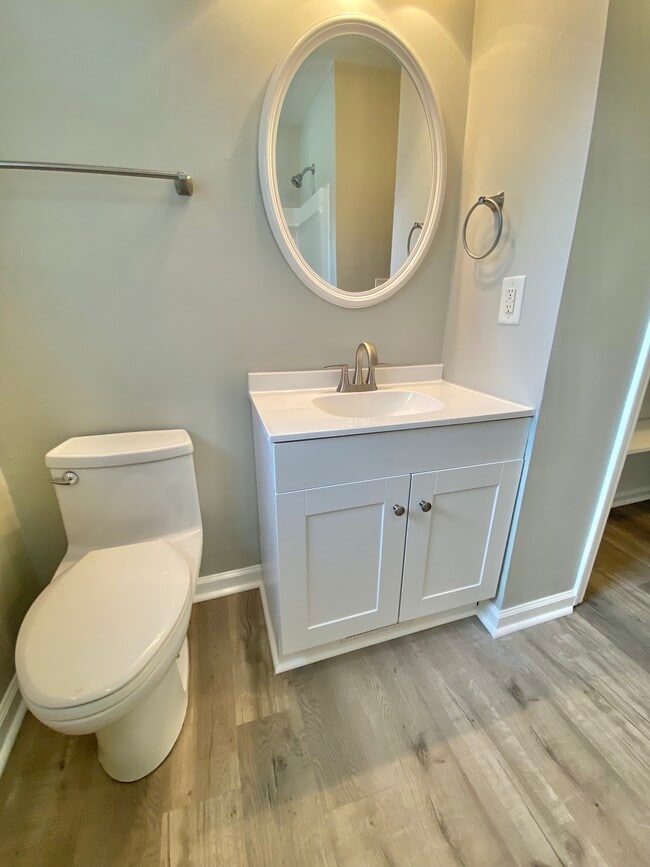 Bathroom - 2512 Edgehill Plz