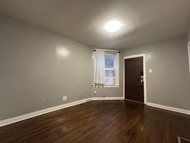 Building Photo - 3049 W 59th St