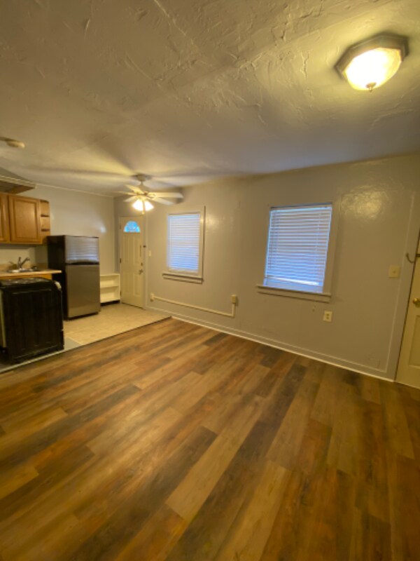Foto del edificio - 308 E Cherry Alley