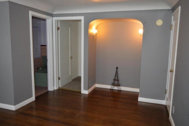 Building Photo - 331 S Garfield Ave