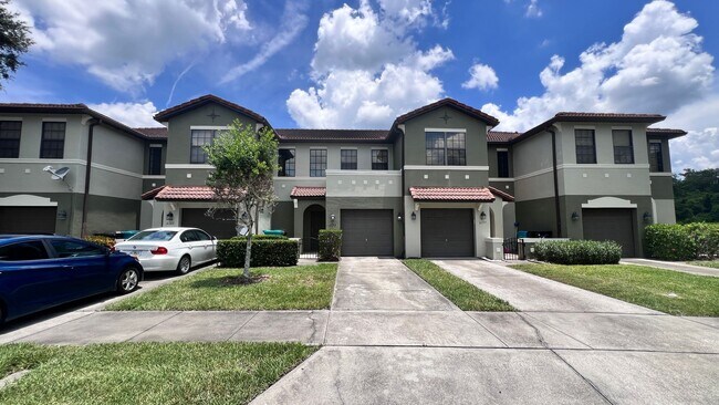 Foto del edificio - STUNNING 2 Bedroom, 2.5 Bathroom Townhome ...