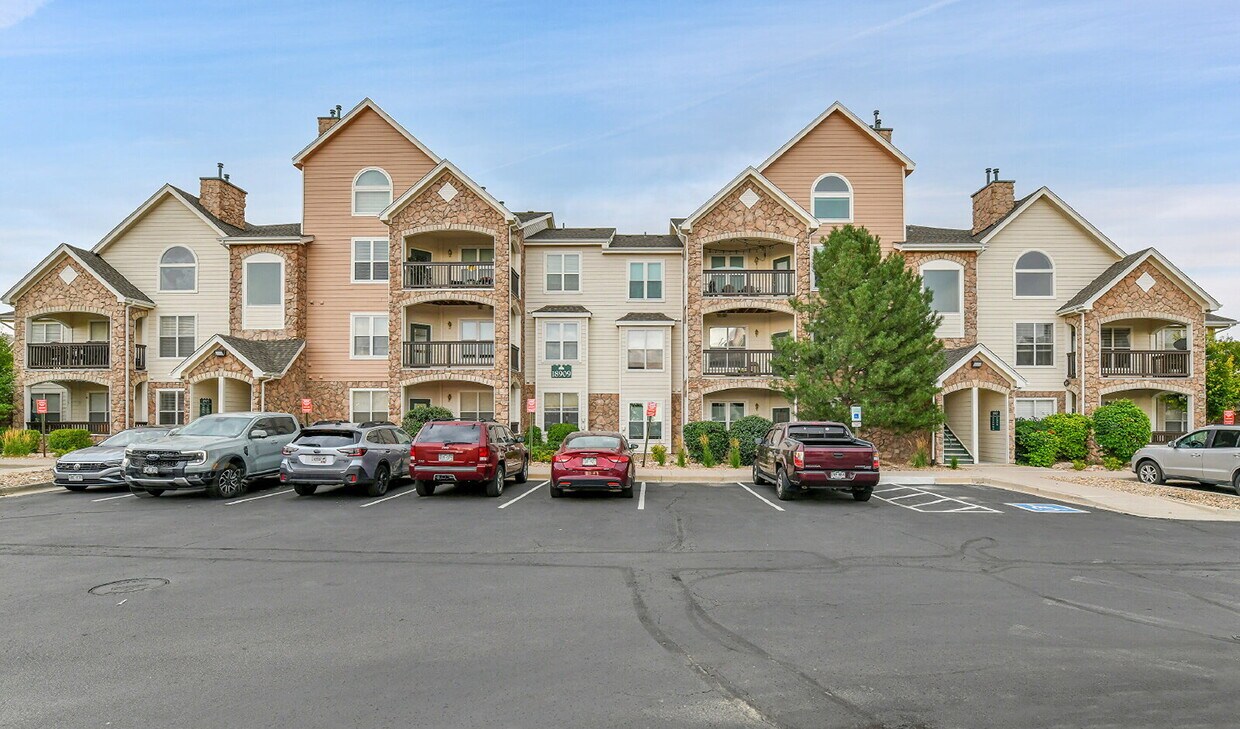 Primary Photo - $1,745.00, 2 bed, 1 .5 bath located in Aur...