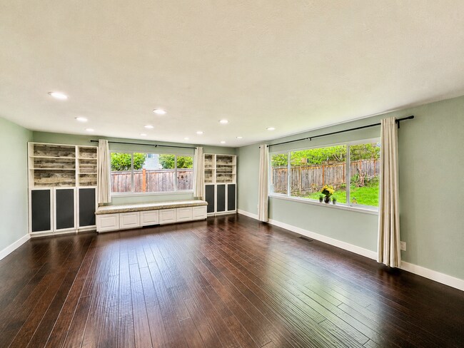 Foto del edificio - Gorgeous 3B2B Home in Prime Education Hill Location!