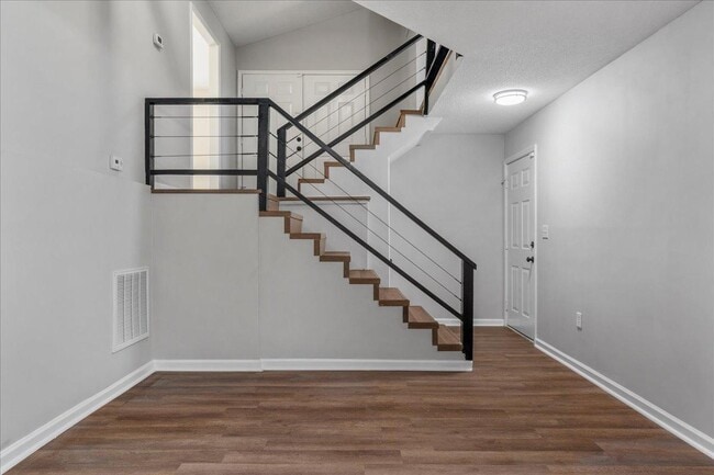 Building Photo - 1844 Brier Ln