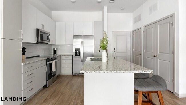 Foto del edificio - 7311 Baymeadows Way