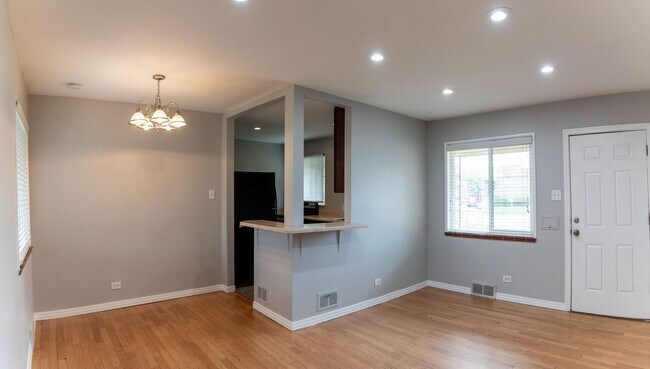 Foto del edificio - 3 Bed 2 Bath Home For Rent across from Slo...