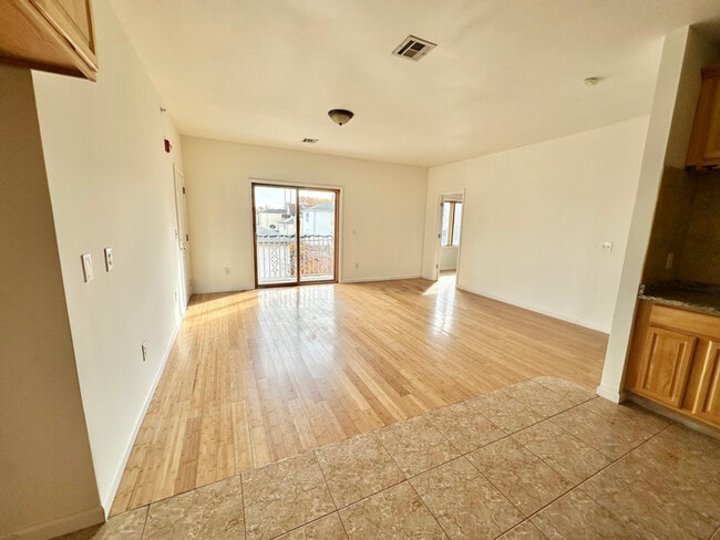 Building Photo - 41-43-43 Manufacturers Pl