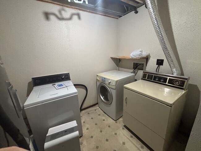 Foto del edificio - Fandre Dr 2823-2825