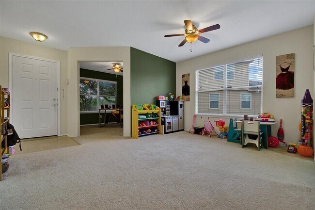 Building Photo - 615 Salma Ct