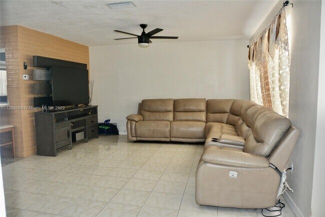 Building Photo - 7500  Fairway Blvd  0 Miramar Fl 33023