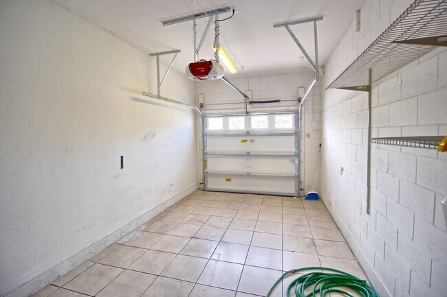 Foto del edificio - 2333 Betsy Ross Ln