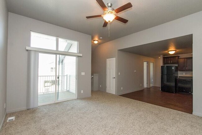 Foto del interior - Ledgestone Townhomes