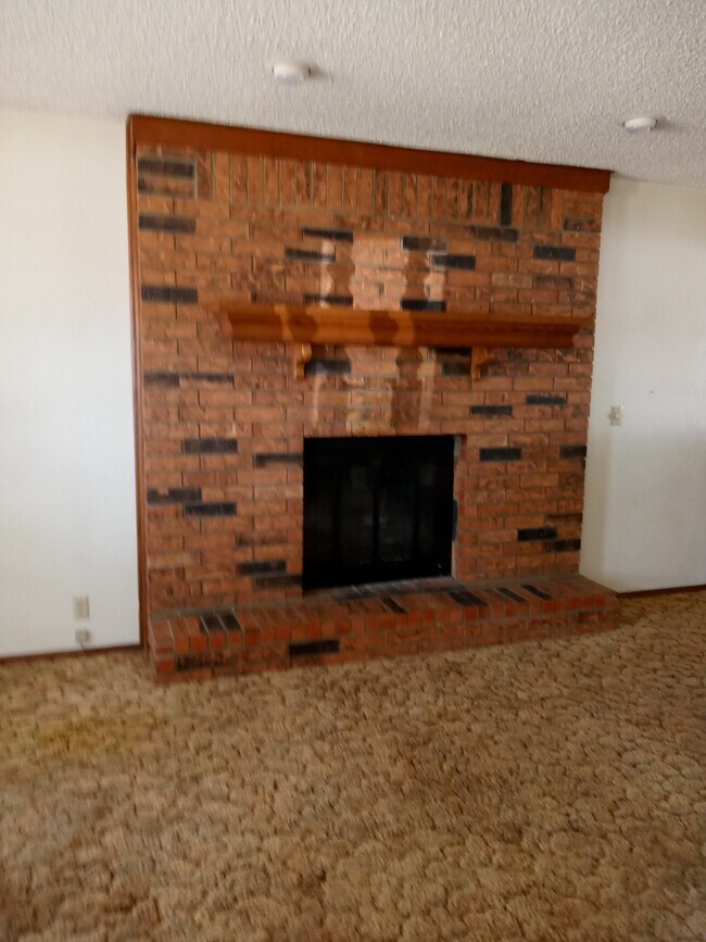 Foto del edificio - 325 Dustin Dr