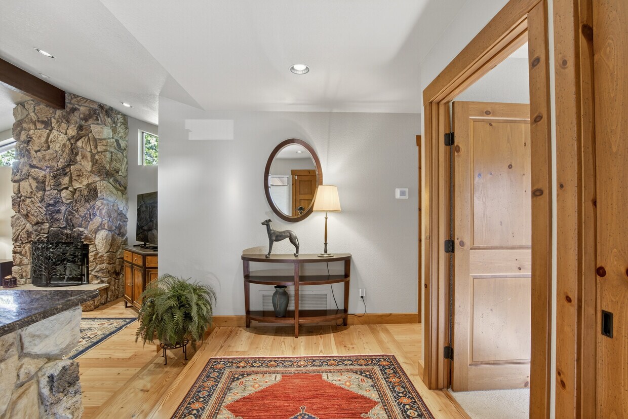 Foto principal - 120 Sierra Rd