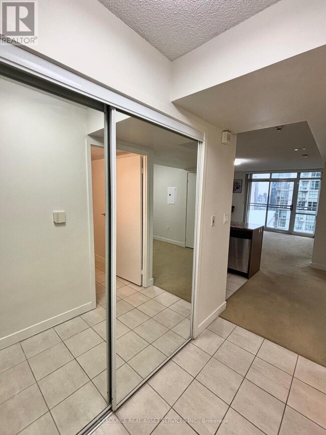 Building Photo - 11 Brunel Ct