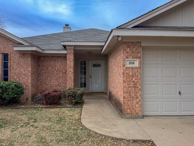 Foto del edificio - 3 Bedroom, 2 Bath Home in Crowley on Corner Lot