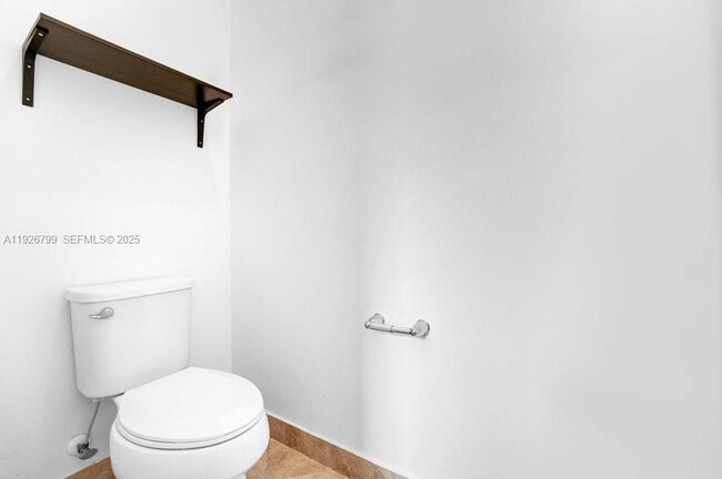 Foto del edificio - 5377 Cameron Dr