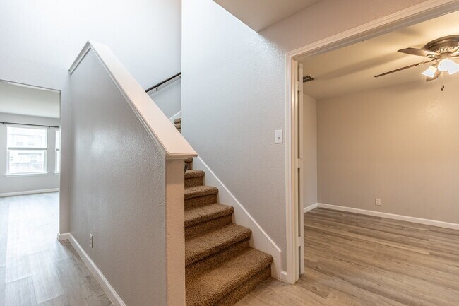 Foto del edificio - 6414 Dynamic Sound