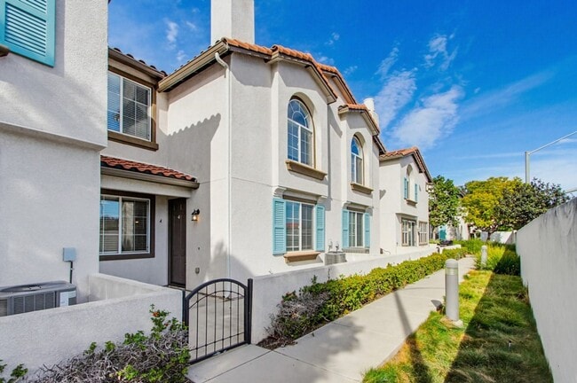 Building Photo - Oceanside - Pelican Cove Townhouse!