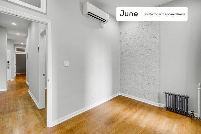 Foto del edificio - Room in Shared 3 bed/1 bath home