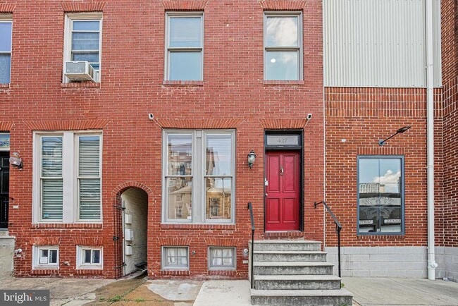 Building Photo - 427 S Eden St