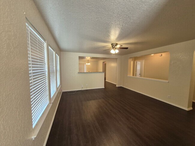 Foto del edificio - 6107 Ironmill Creek