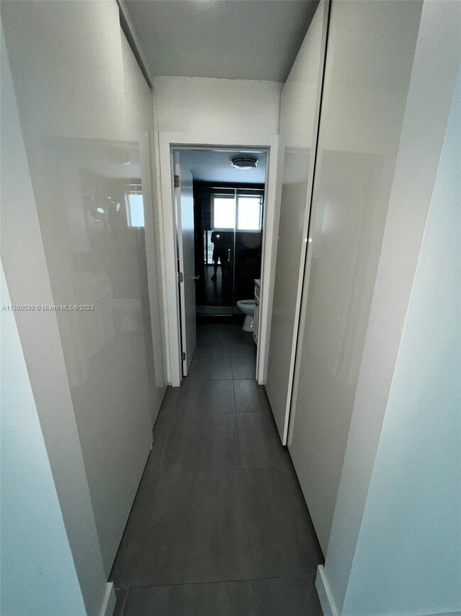 Building Photo - 240 Galen Dr