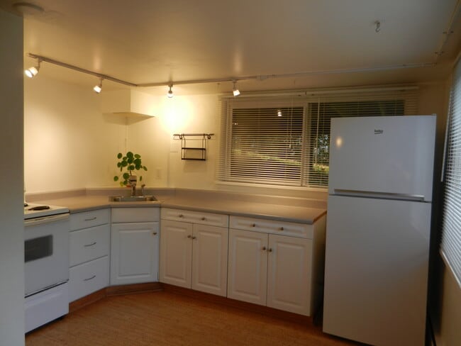 7X12 FT - 217 18th Ave