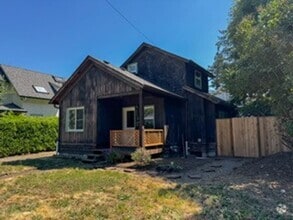 Building Photo - 2559 Emerald St