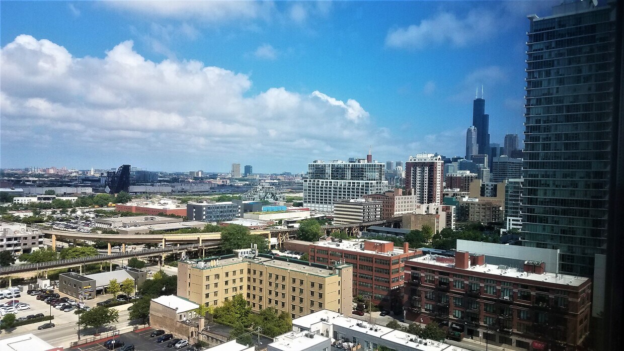 Foto principal - 1845 S Michigan Ave