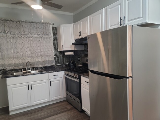 Building Photo - 14115 S Dearborn St