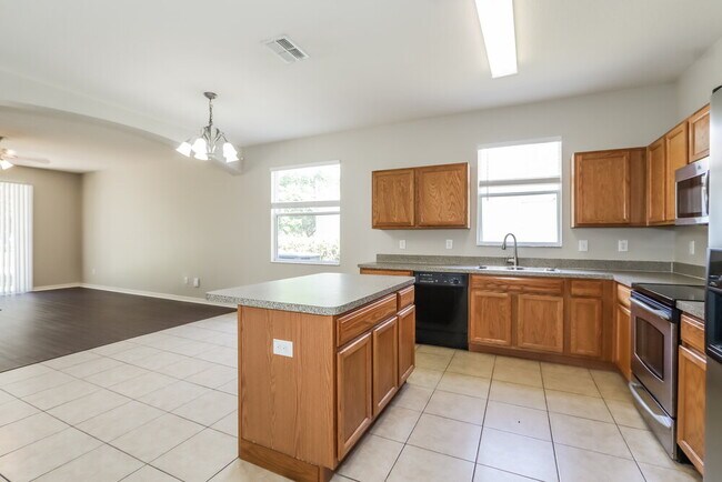 Foto del edificio - 12121 Fall Creek Ct