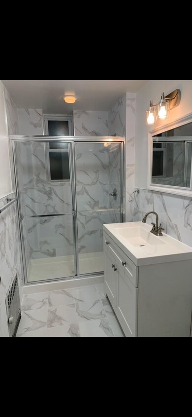 Foto del edificio - 296 Avenue W